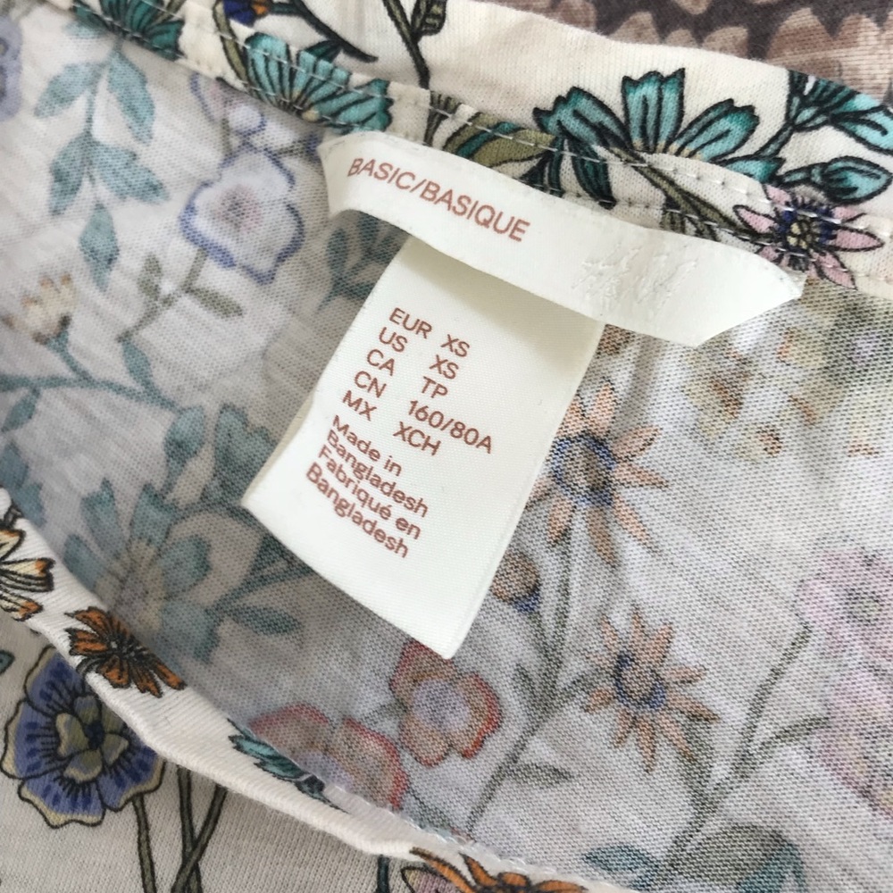 H&M - Flower Top - Picture 2 of 3